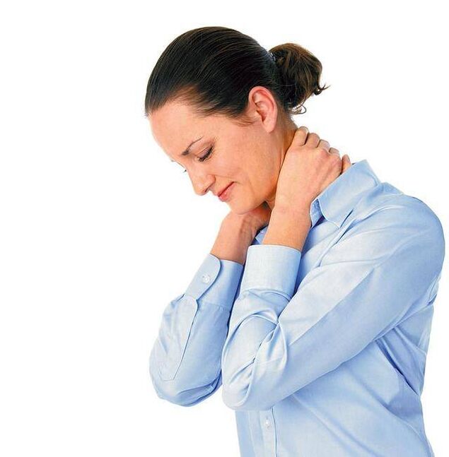 Torasik osteokondrozun arka planında bir kadında baş ağrısı